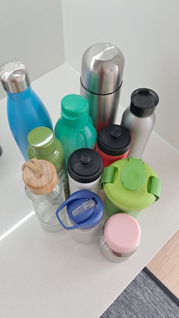 Garrafas agua e termos