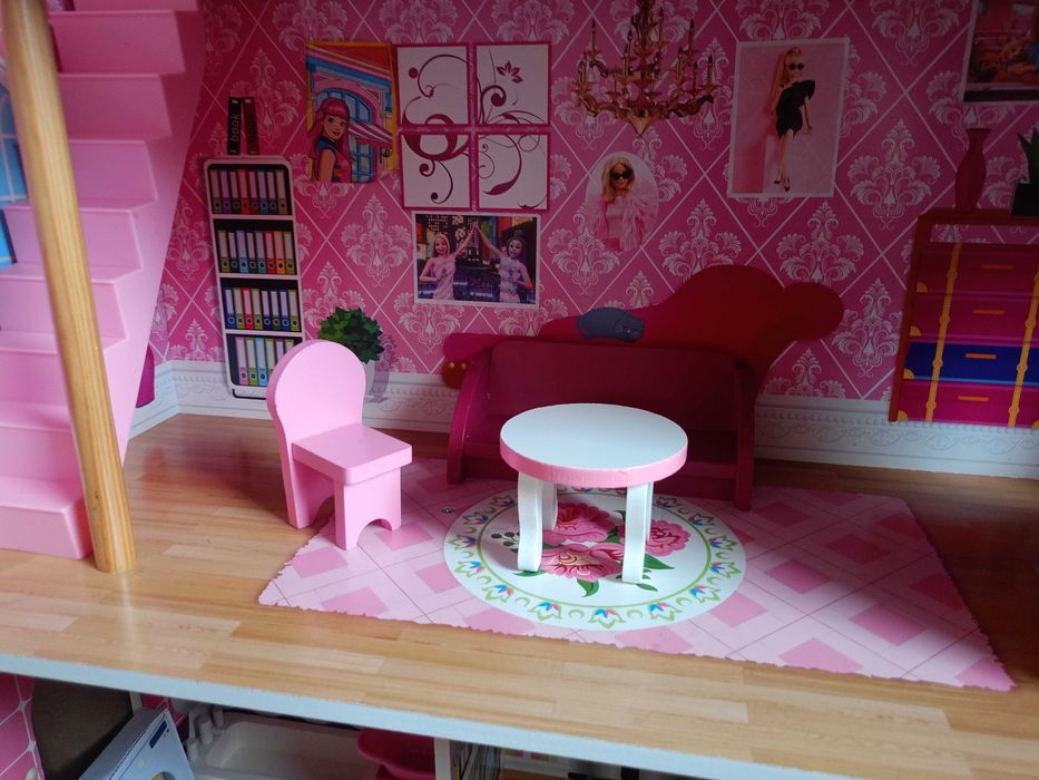 Drewniany duży domek dla lalek