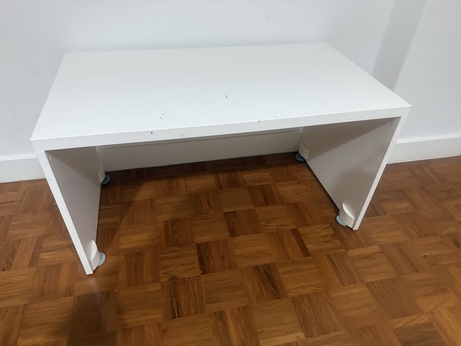 Mesa para tv sem marca