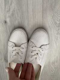 Белые мокасины кроссовки тапки