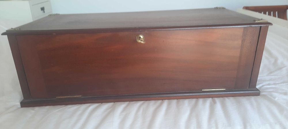 Caixa escritório em madeira de vinhático