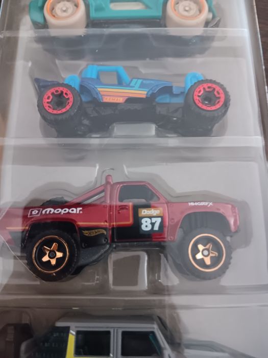 5 carros hotwheels