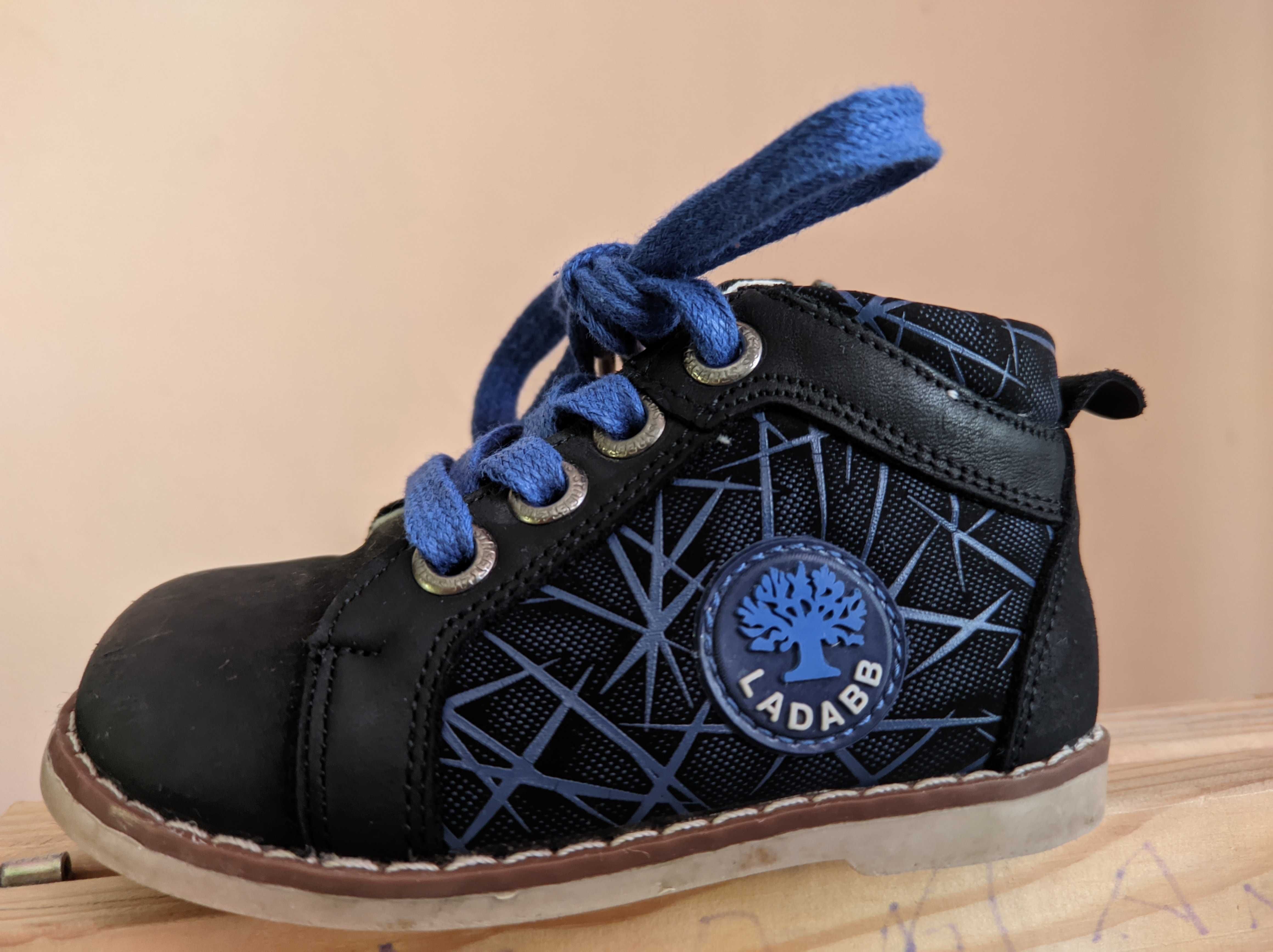 Демисезонные ботинки для мальчика LADABB