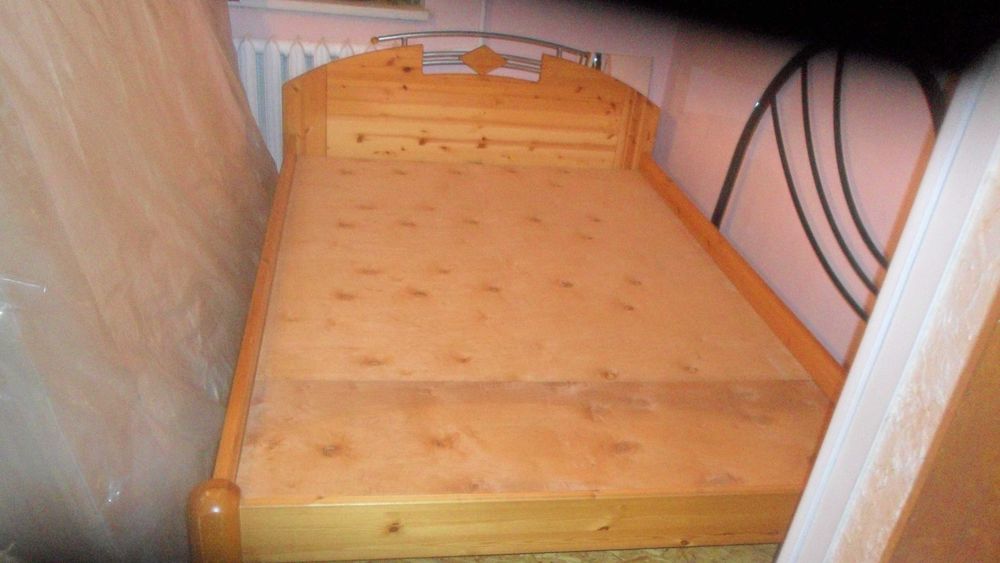 Продам  ліжко 140 * 200  з матрацом