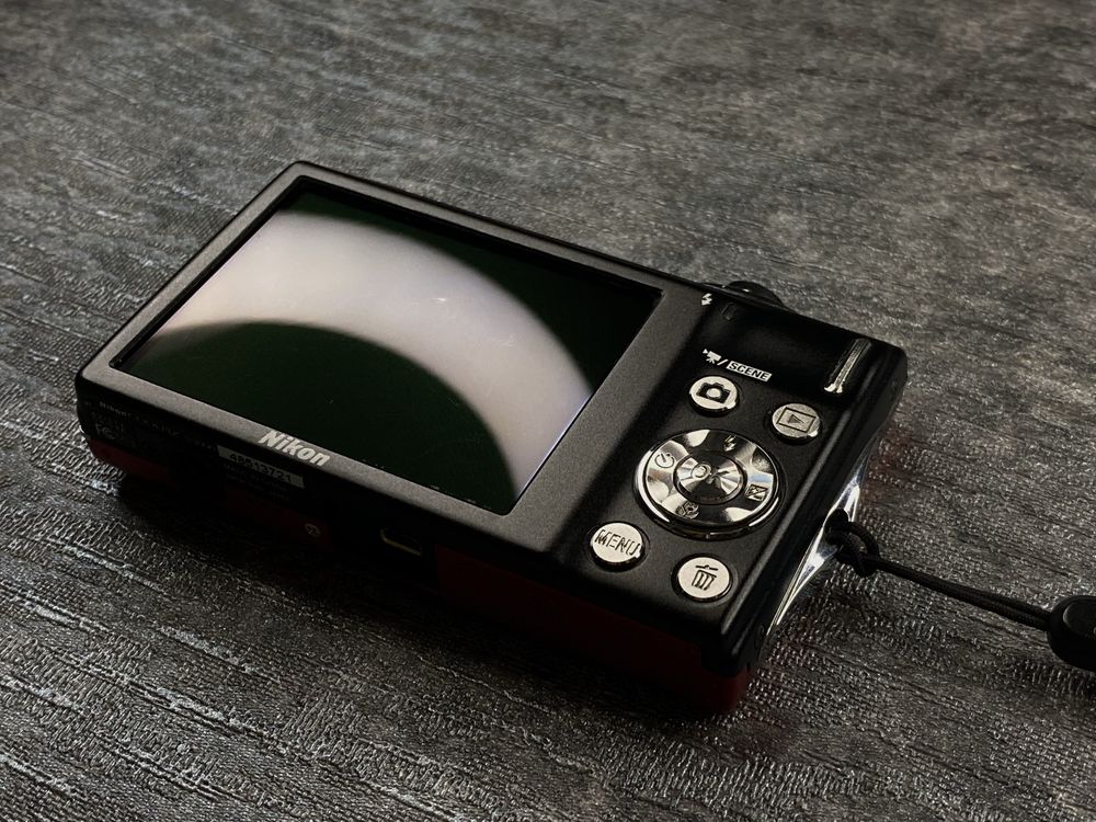 Nikon Coolpix S3000 ідеальний стан