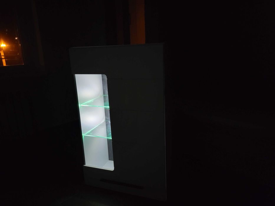 Тумба вітрина з підсвіткою для вітальні або спальні