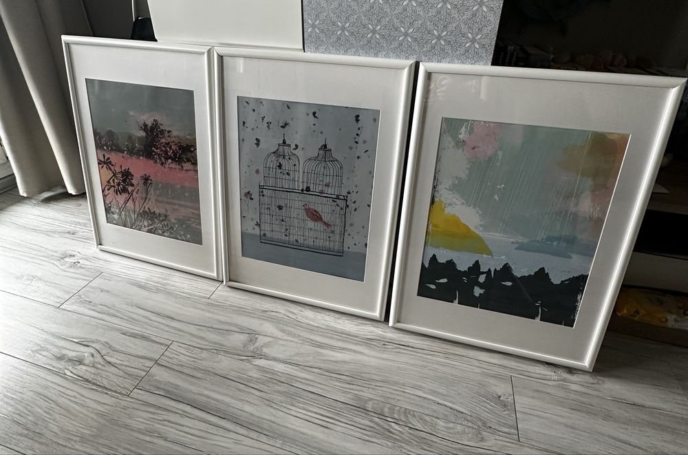 Zestaw 3 dużych obrazów 70x52 w bialej ramie z passepartout