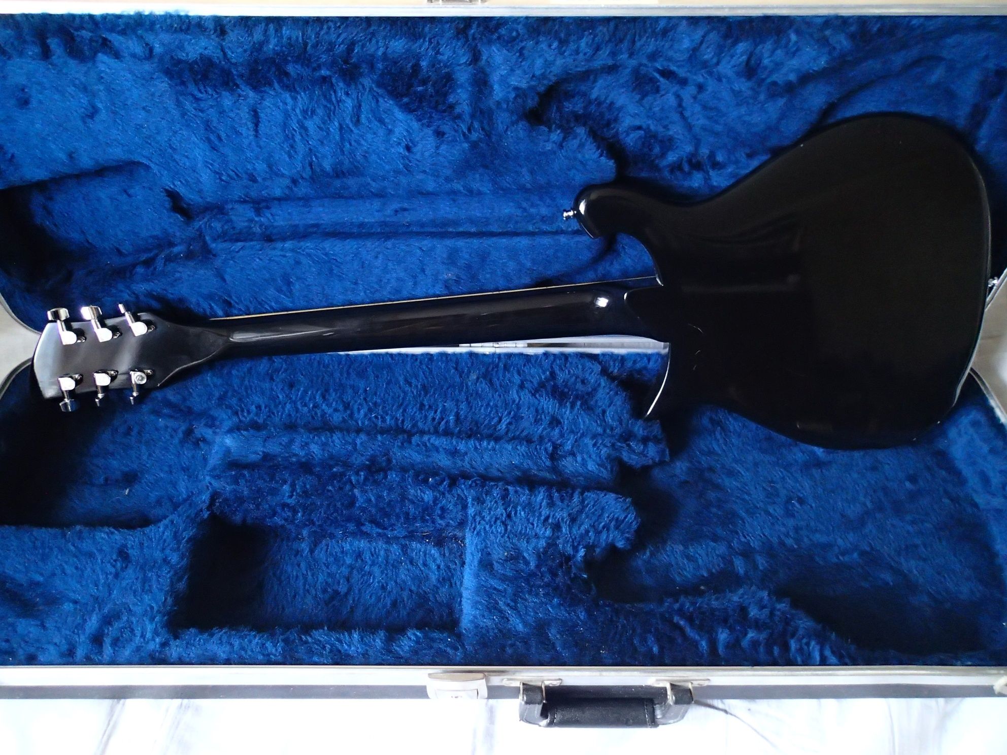 Rickenbacker 650c colorado black. (Оригінал)