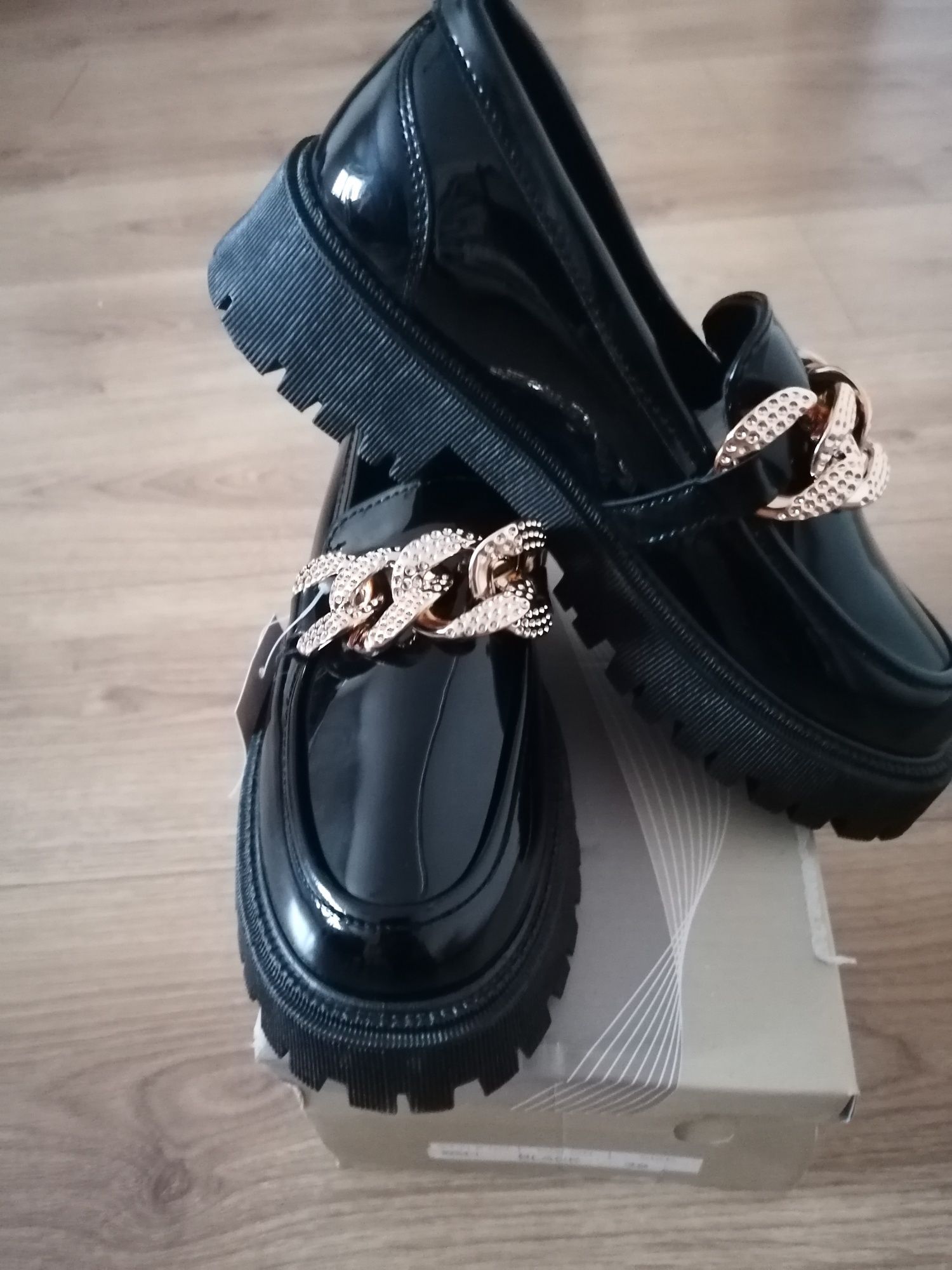Nowe lakierowane mokasyny roz 39
