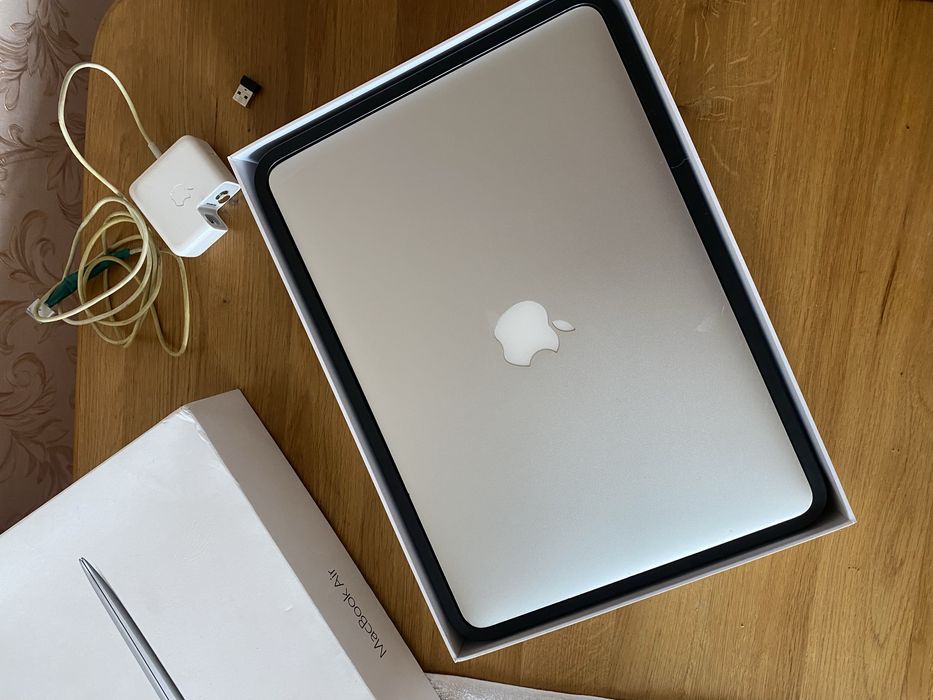 Макбук аір все в комплекті