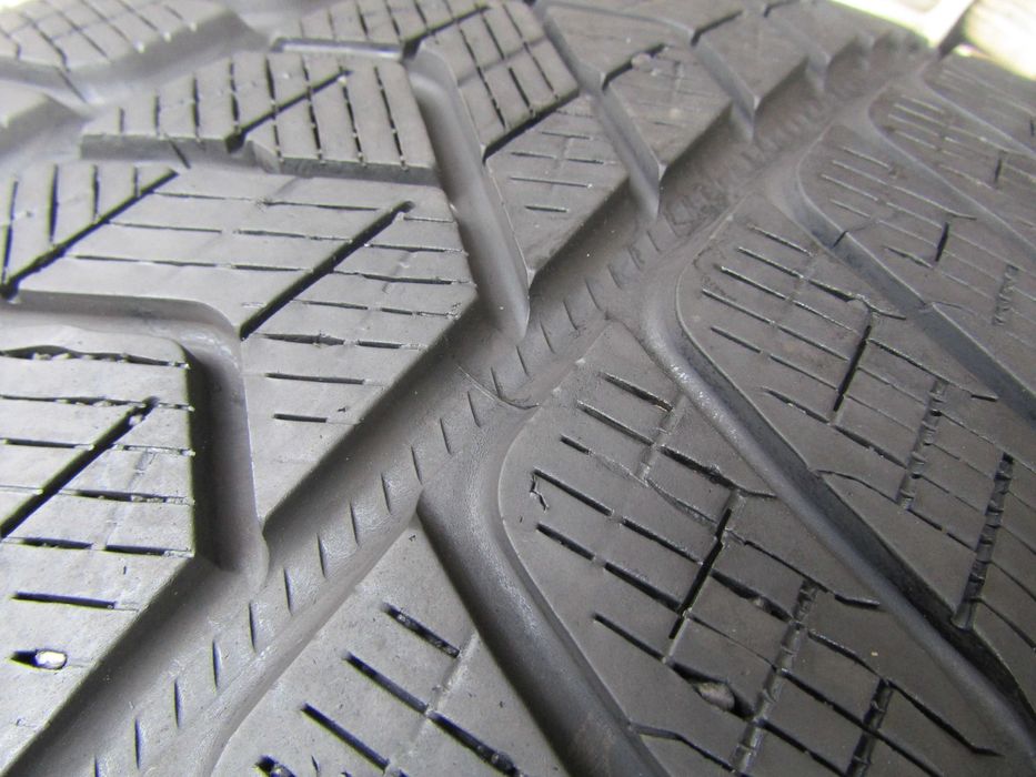 235/55R20 Pirelli SCORPION WINTER 2szt 6mm 105H 2020R
