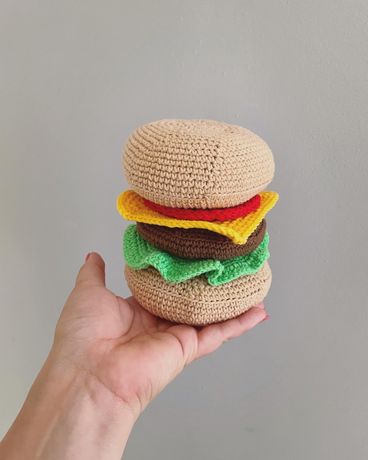 Piramida hamburger na szydełku