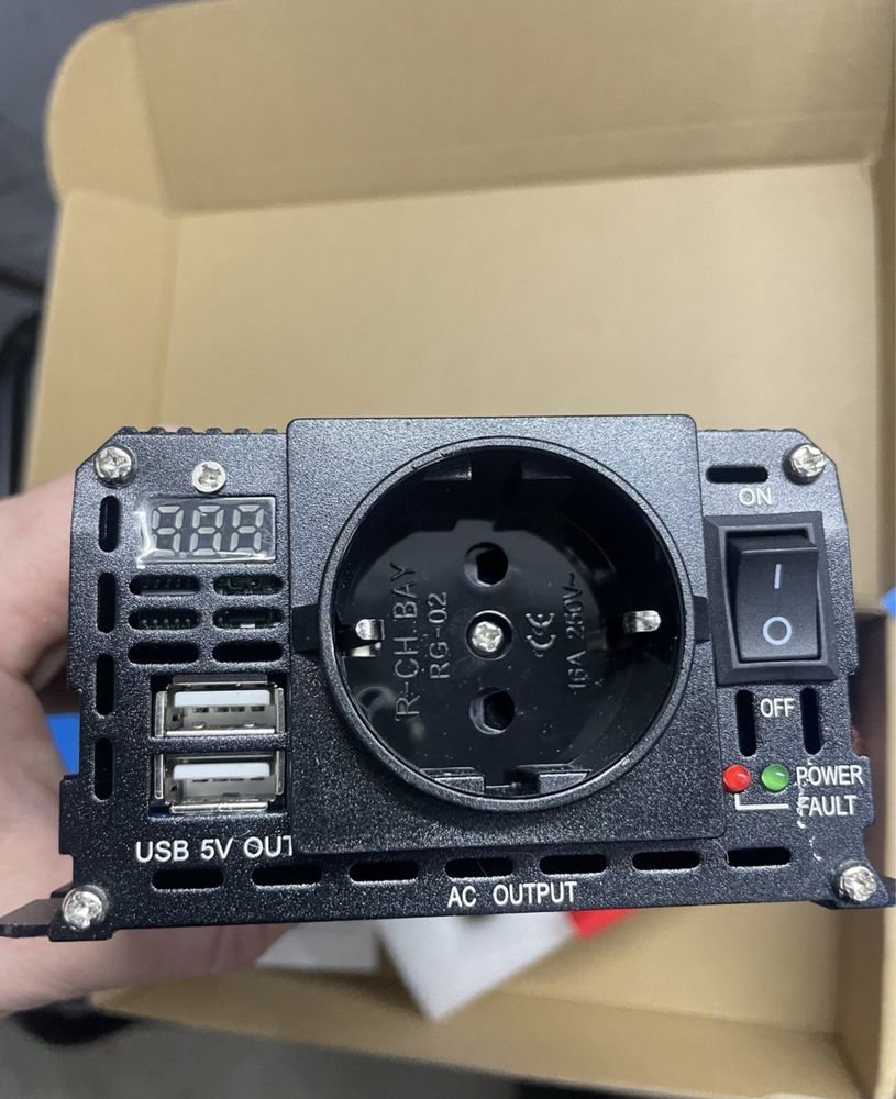 Инвертор Foval 2200W с 12 на 220V Чистый синус