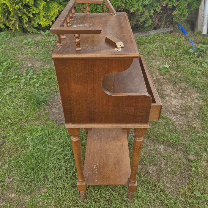 Sekretarzyk drewniany