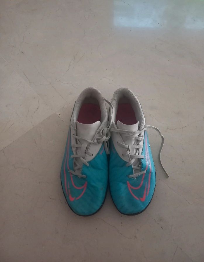 Ténis futsal NIKE tamanho 38