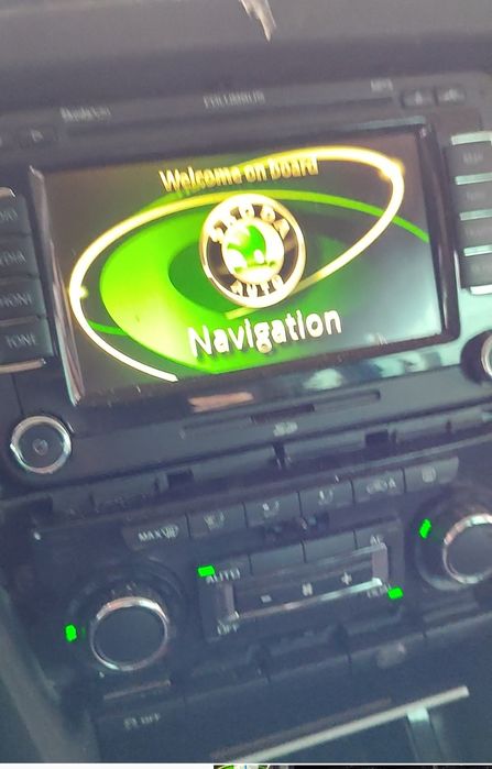 Магнитола Columbus с навигацией и блютуз.