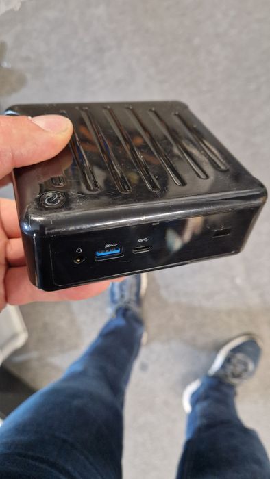 Komputer intel nuc asrock