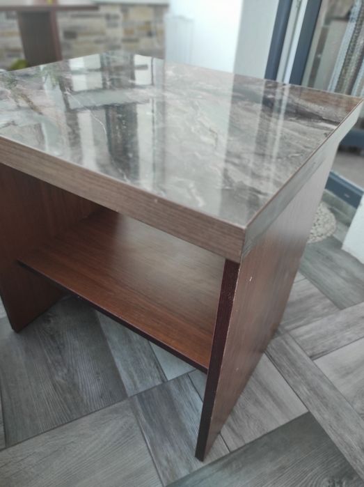 Продам журнальний столик.Габарити 50*40*45