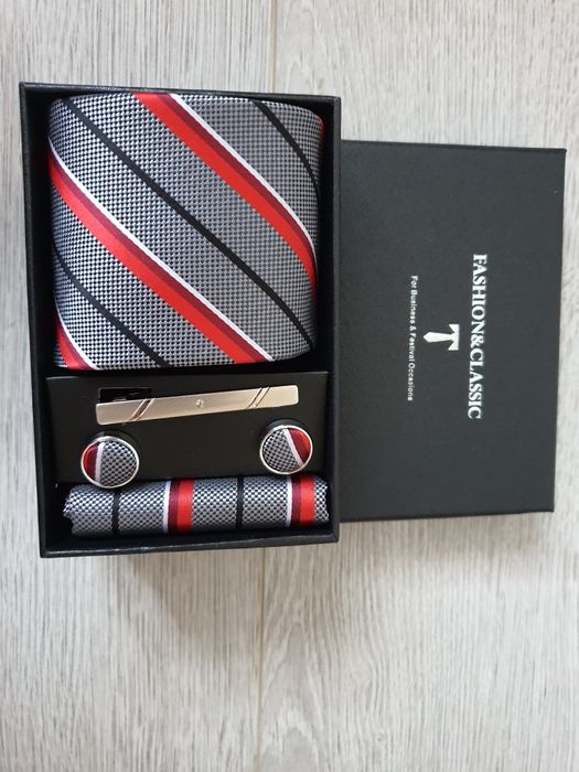 Zestaw męski krawat, poszetka, spinka do krawata, spinki do mankietów