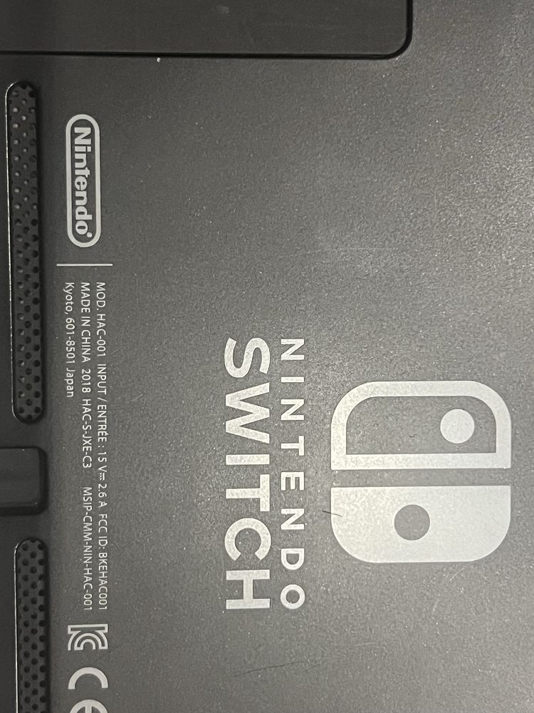 Nintendo Switch plus etui kontrolery Hori