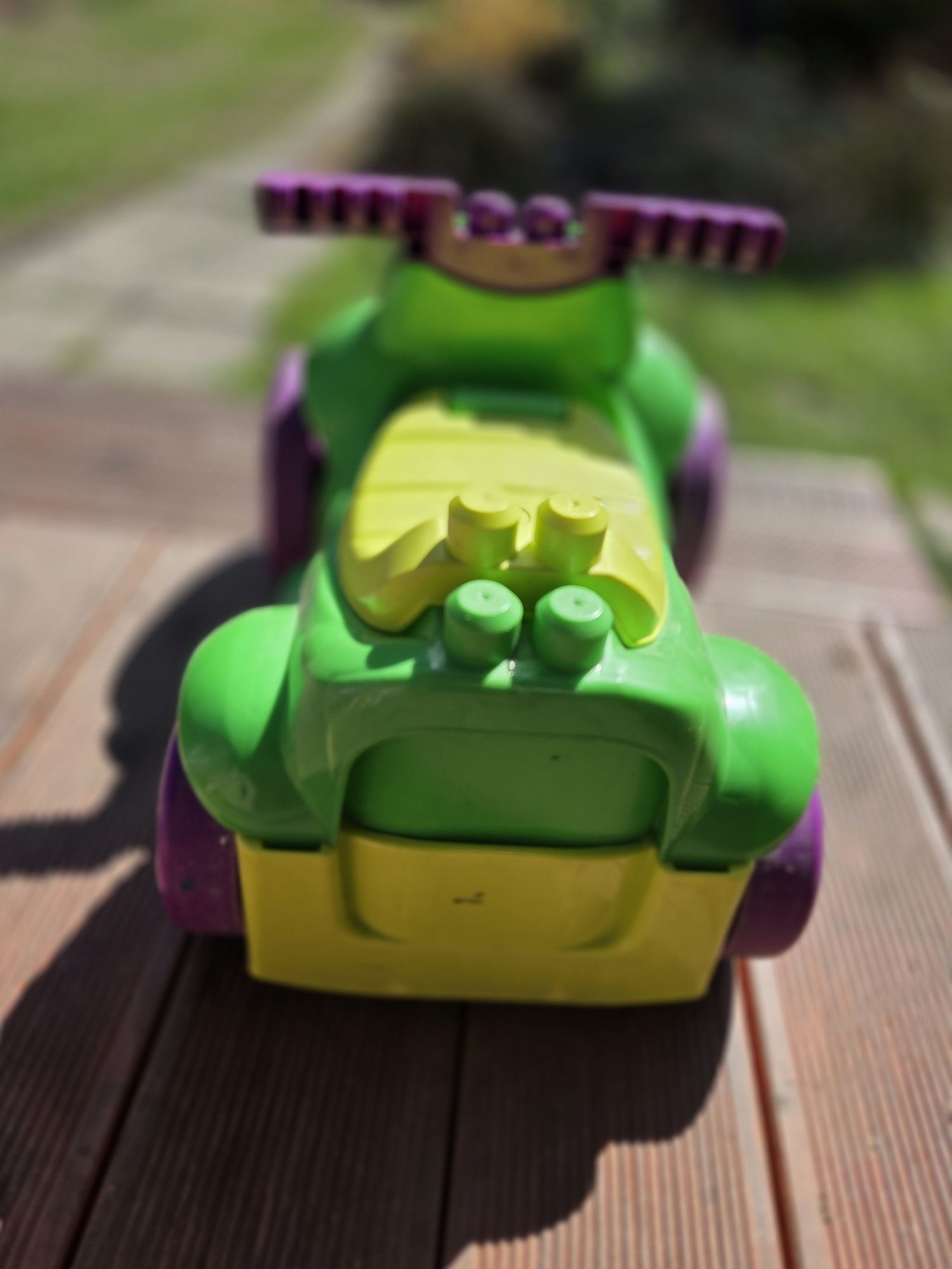 Jeździk zbierający klocki Fisher Price