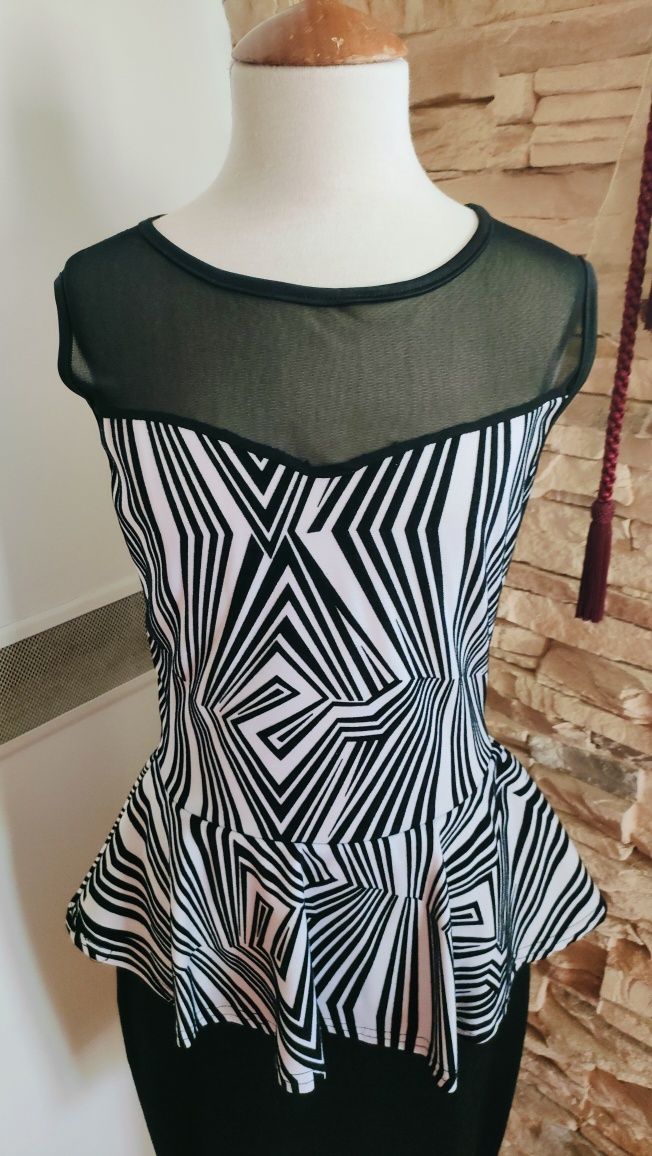 Vestido peplum com desenhos em veludo