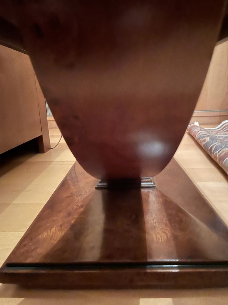 Mesa de madeira e vidro