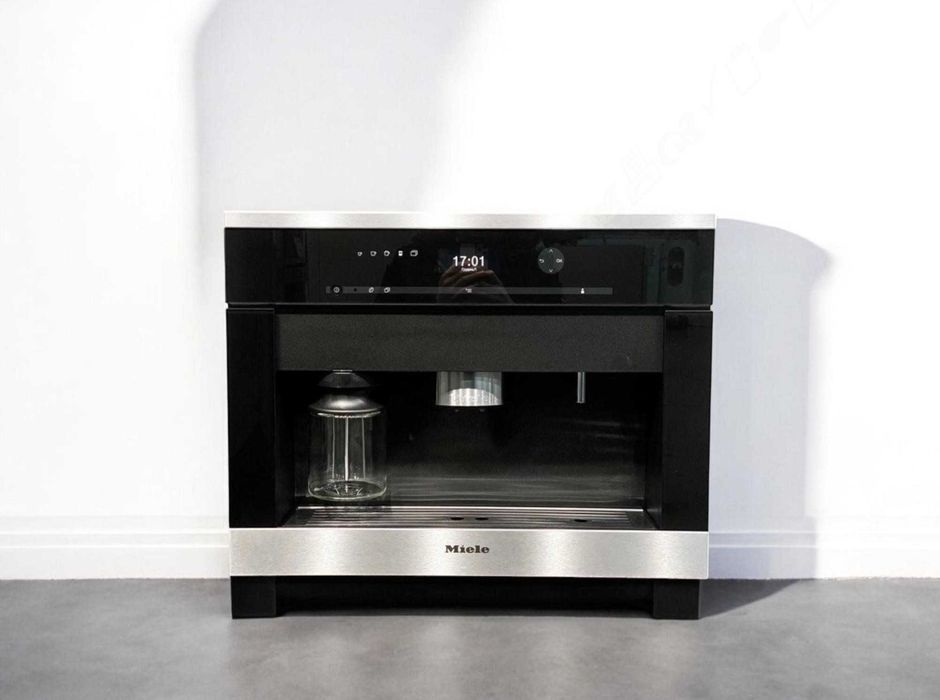 Кавомашина Miele / Милле CVA 6401 / хром чорна, 2 кави, вбуд.