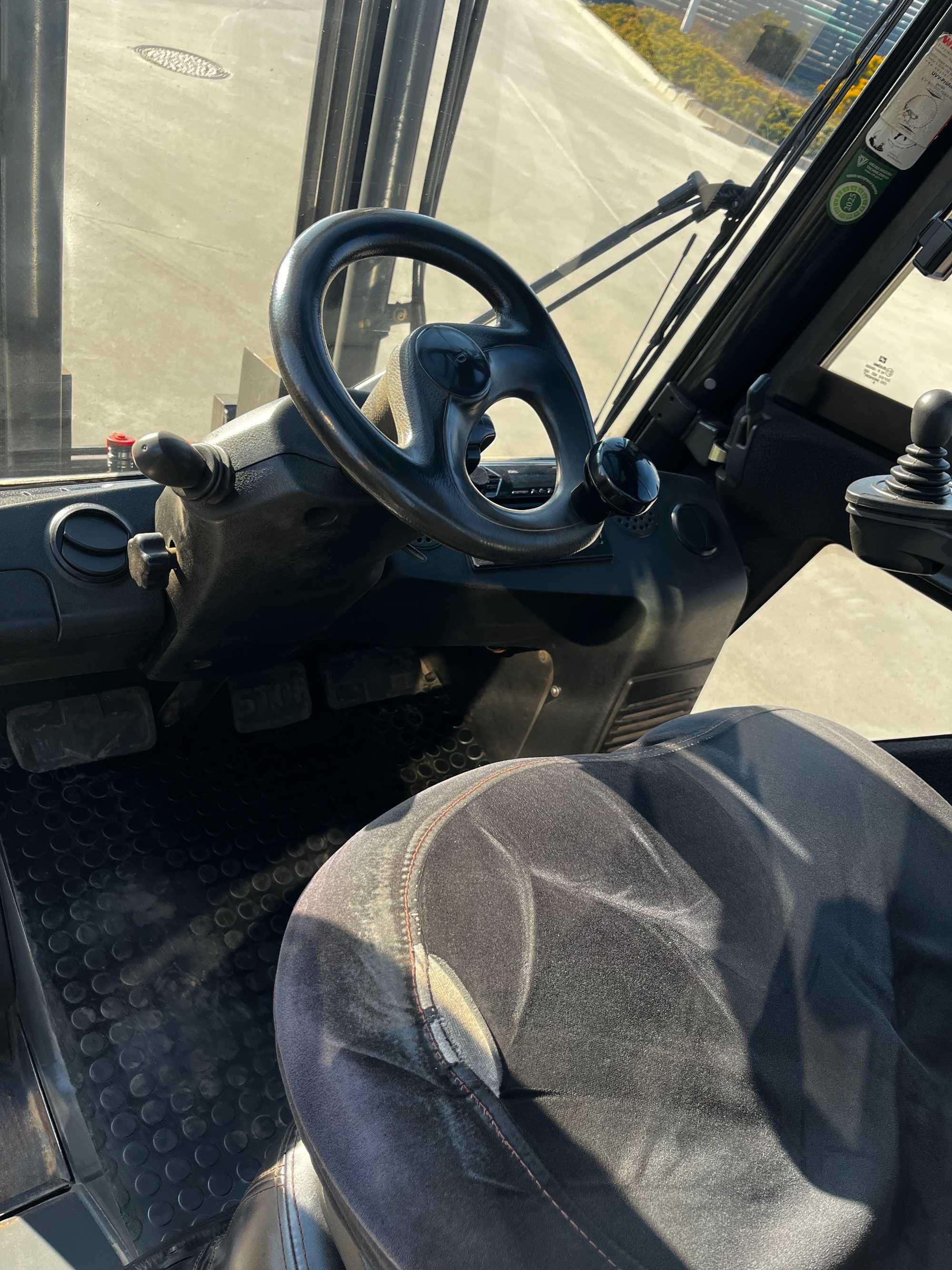 Wózek widłowy Linde H30D z 2009 roku - UDT