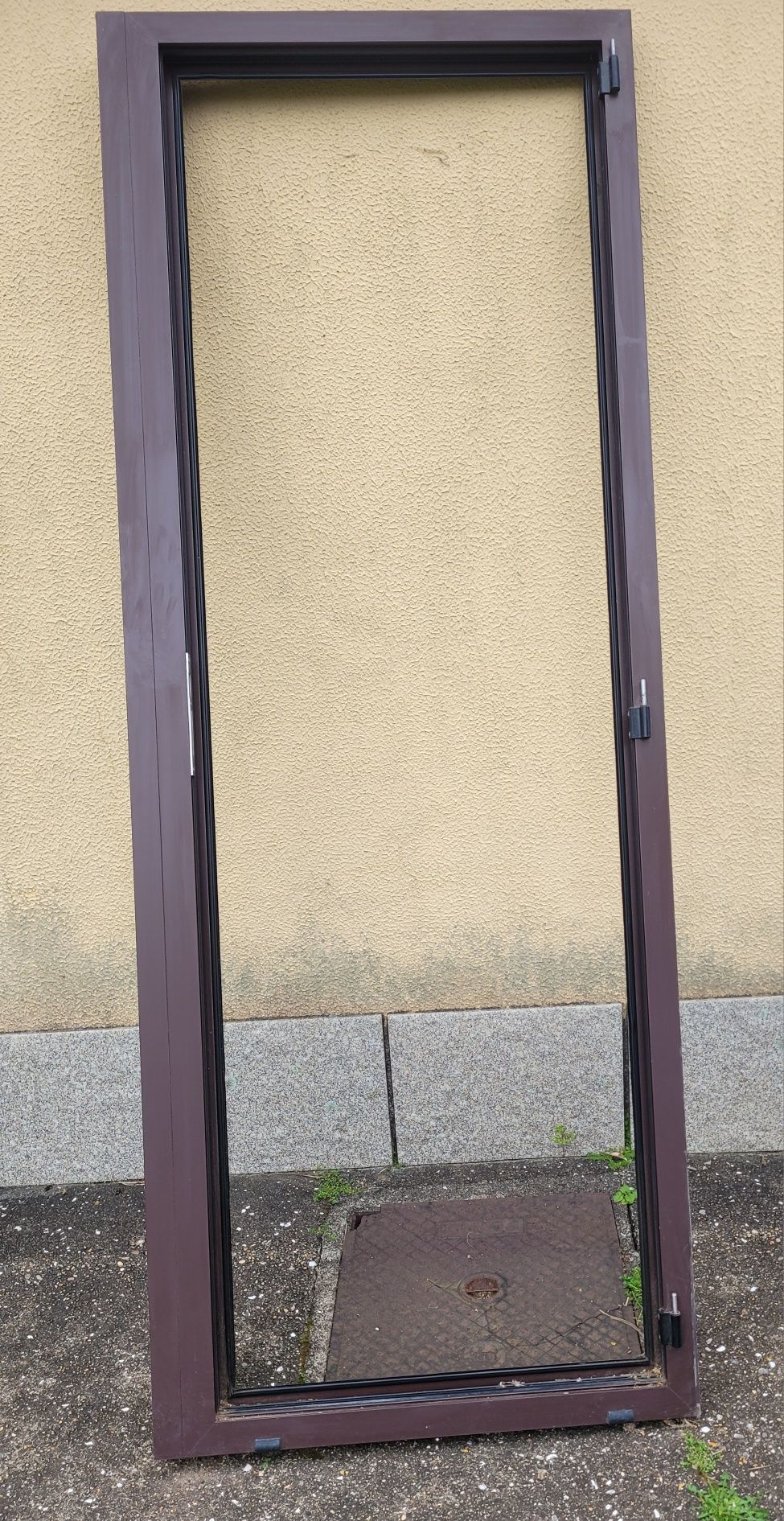 Urgente - Porta de alumínio com respetivo aro para venda.      Muito B