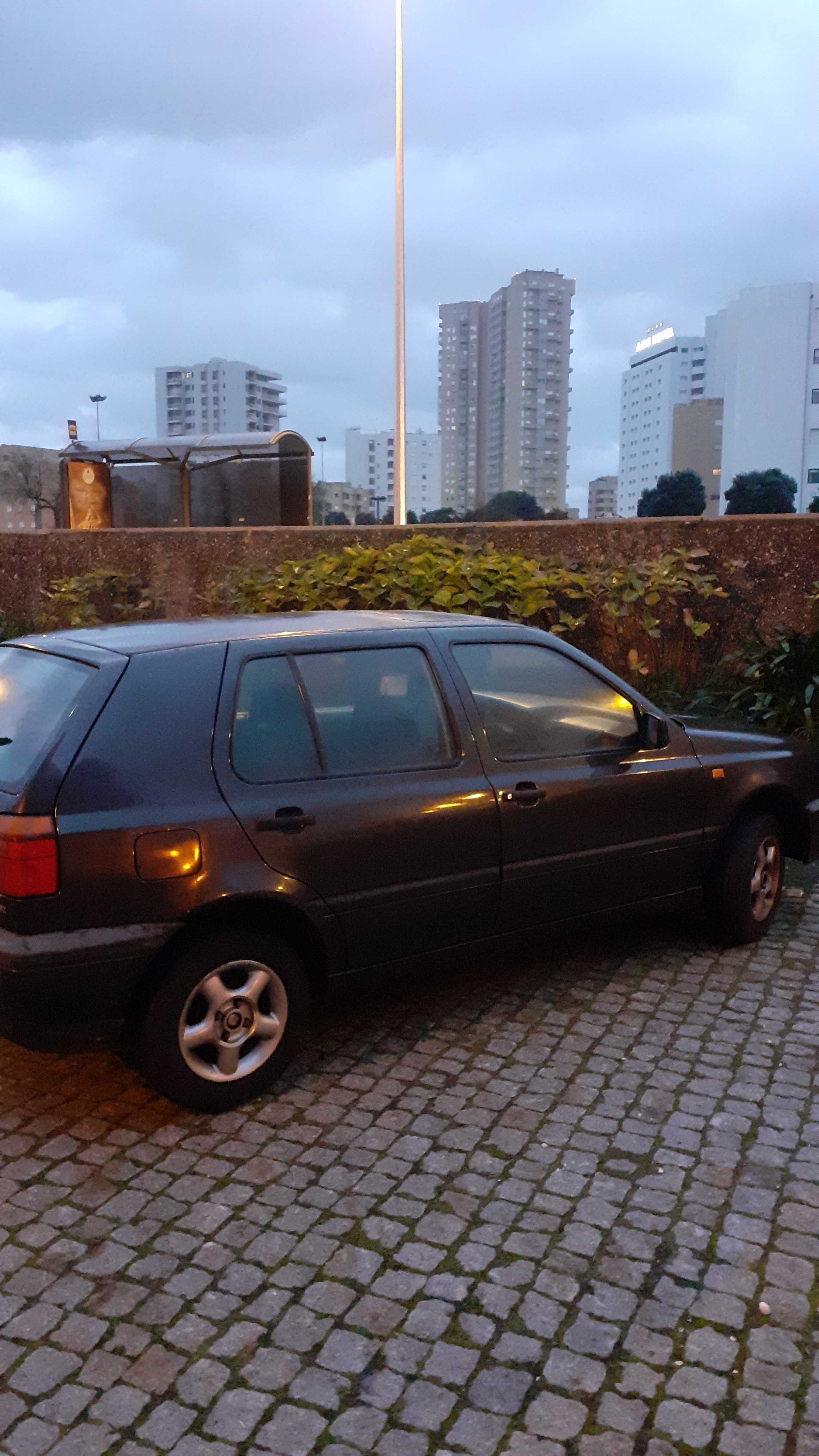 Carro ( 1993 Golf GL )
Gasolina - econômica.
Conservado.