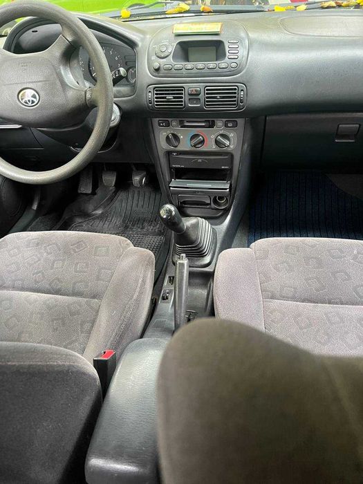 Toyota Corolla liftback 2001 года в хорошем состоянии
