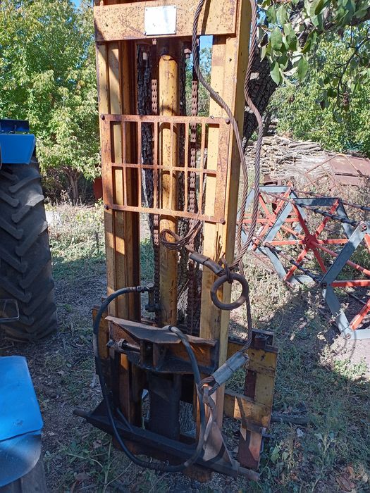 Продам погрузчик з кари на 1тону