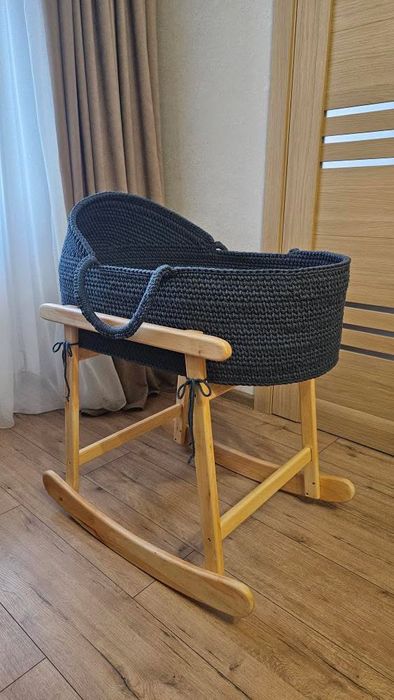 В'язана люлька-гойдалка