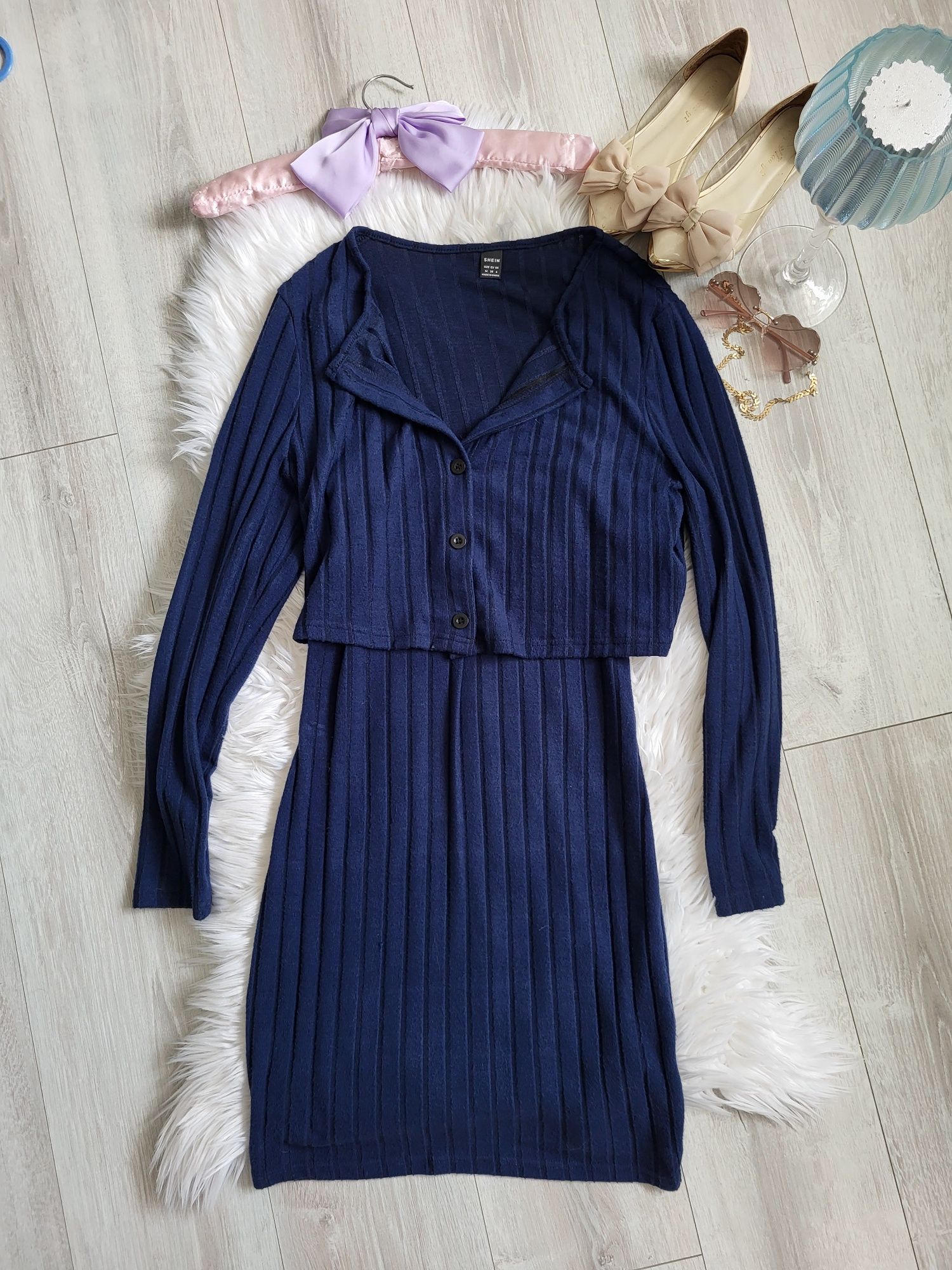 Granatowy prążkowany komplet sukienka sweterek shein