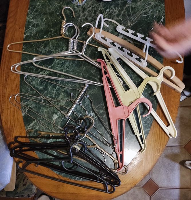 Мебельная фурнитура (стопора, ручки,колесики).