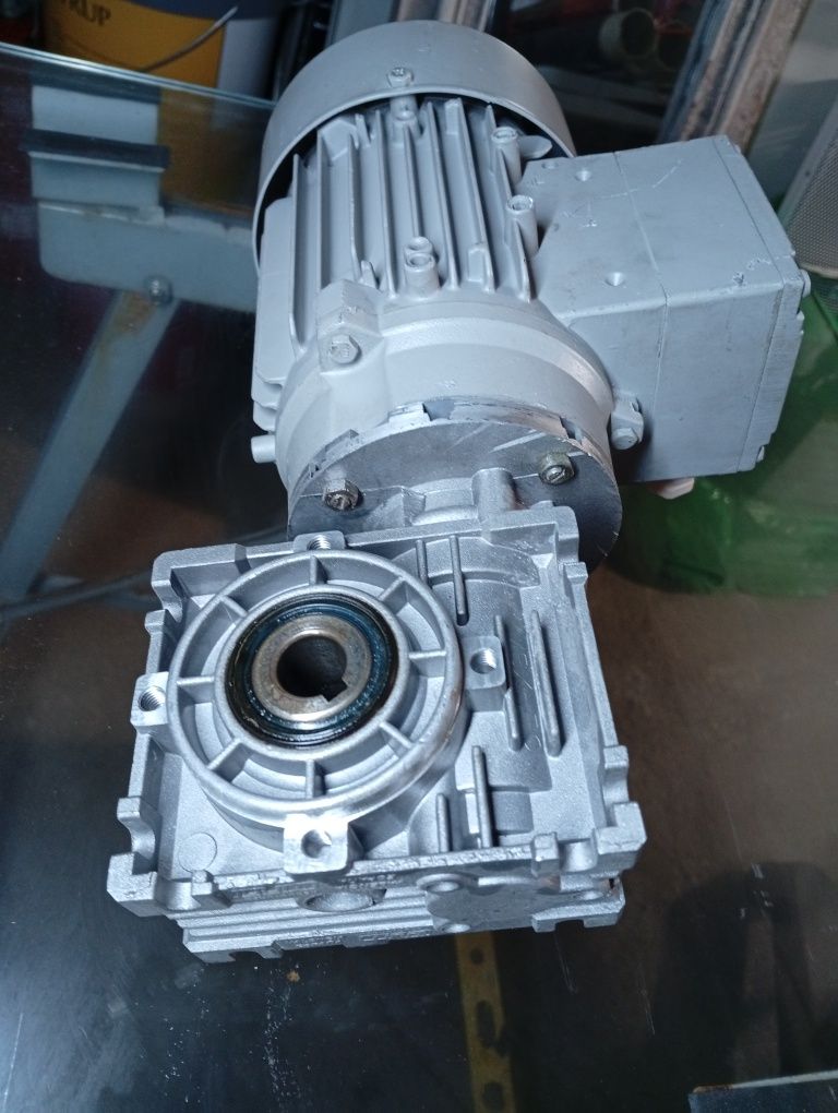 Motoredutor trifásico
