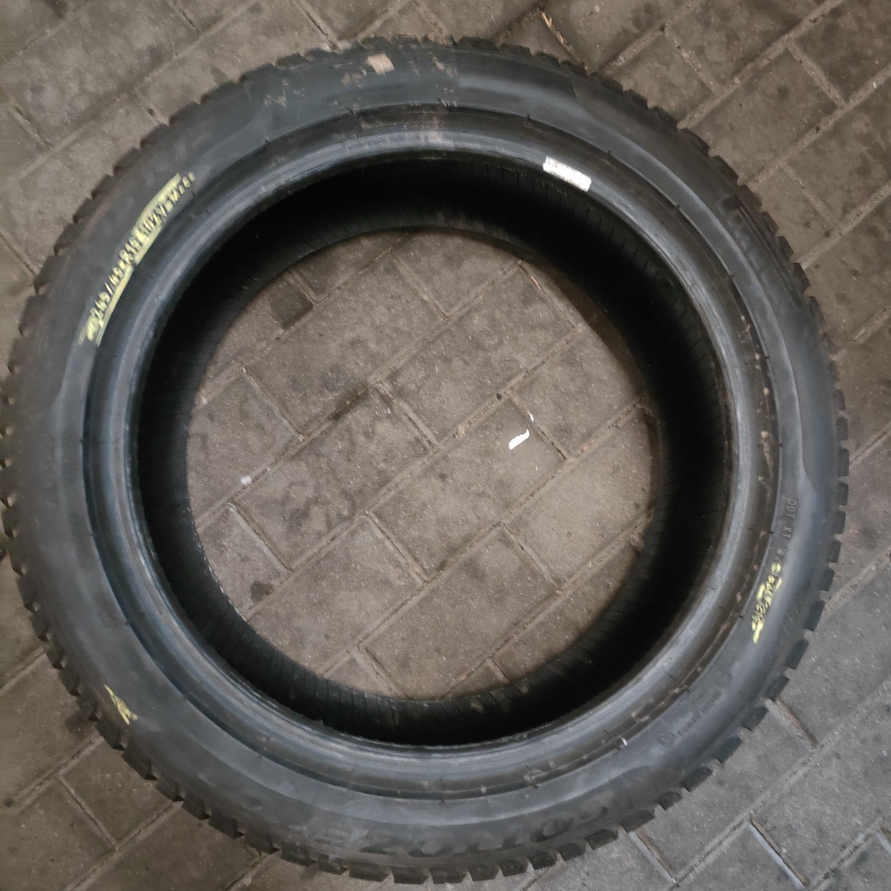 1x Pirelli Sotto Zero 3 MOE 245/45R19 102V 1 sztuka zimowa