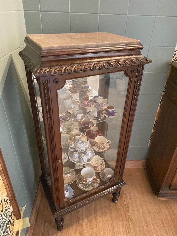 Vitrine antiga em bom estado