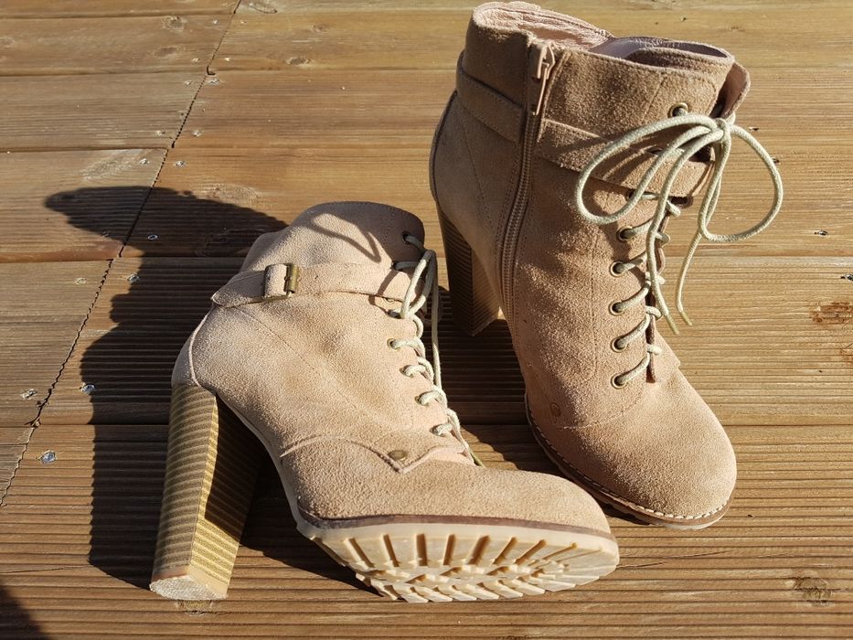 Botins c/ atacadores