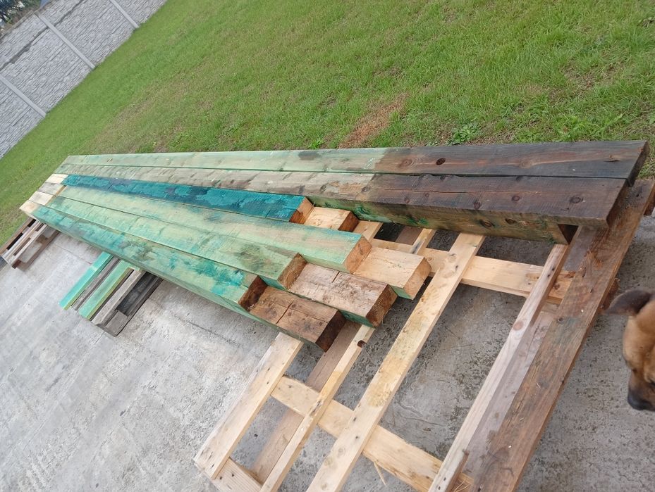 Drewno  deski więźba dachowa