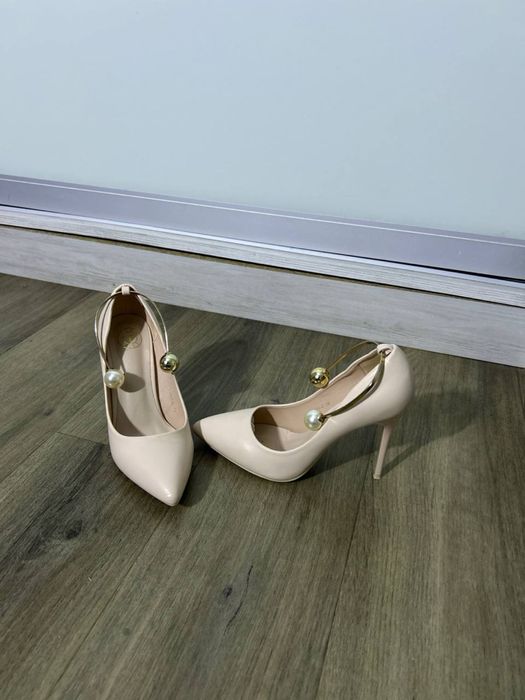 Туфлі шкіряні бежеві