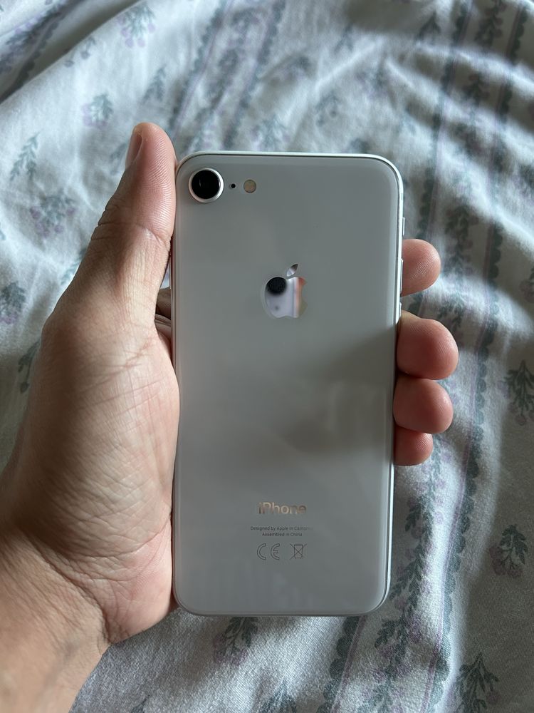 IPHONE 8 64GB.