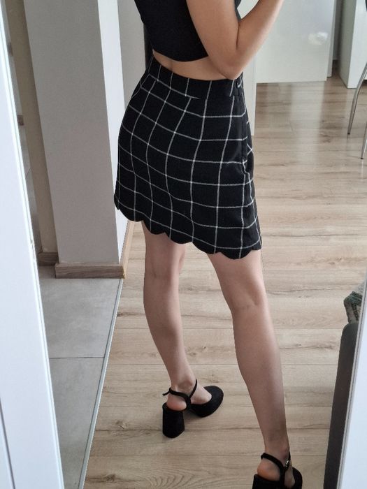 Czarna spódniczka w kratkę Asos M38