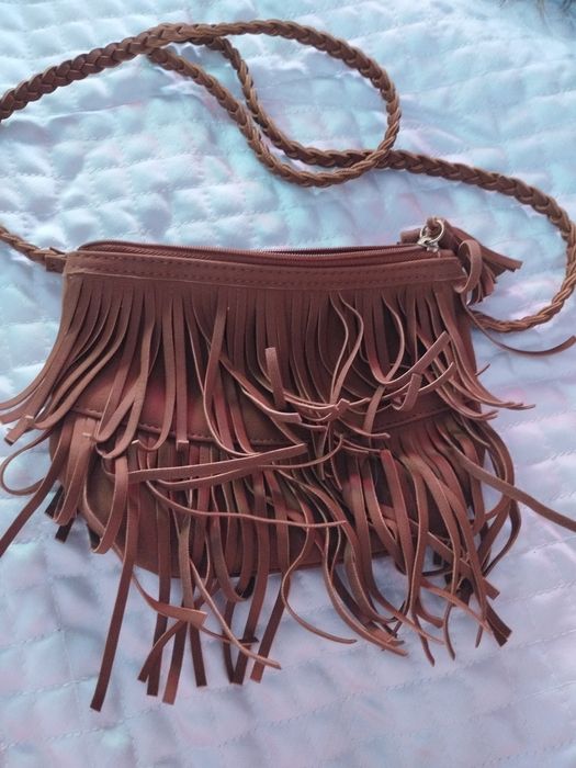 Mini torebeczka z frędzlami.Kolor brąz