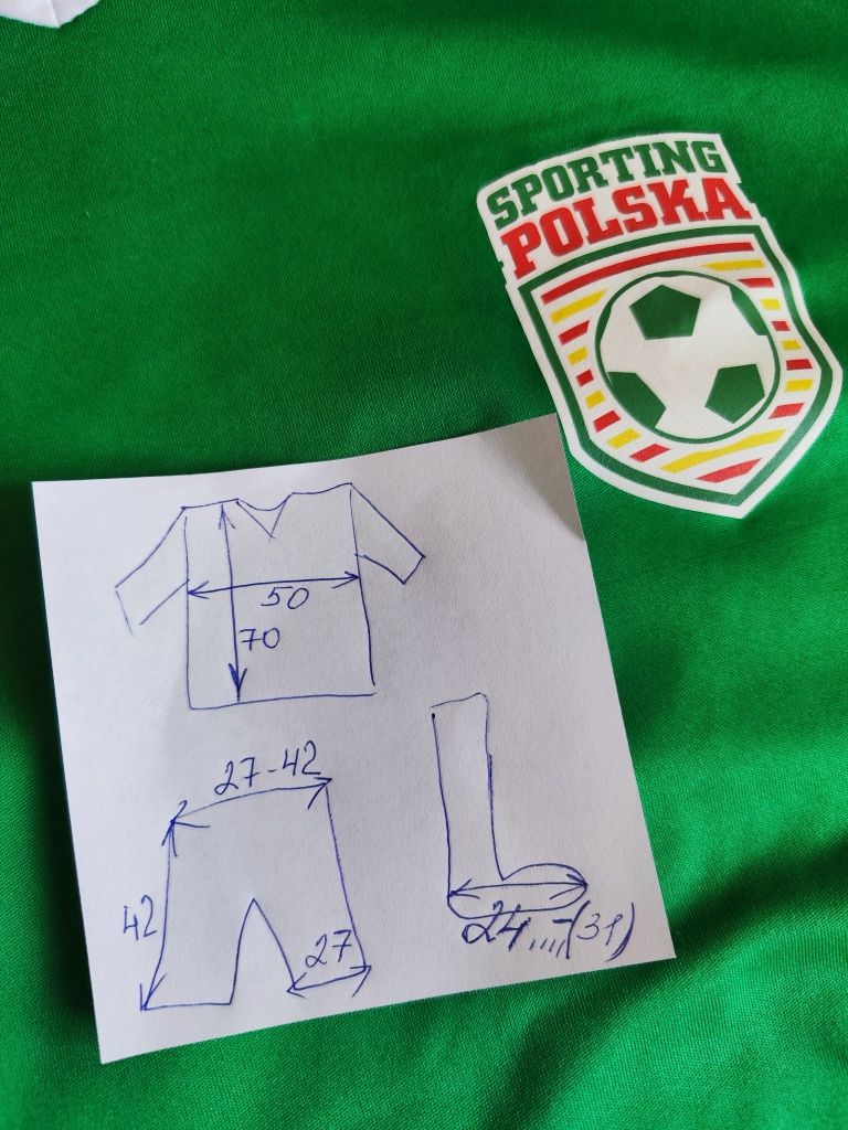 Zestaw piłkarski zielony t-shirt spodenki podkolanułki S rozmiar