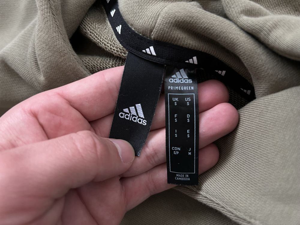 Худі Adidas в крутому дизайні