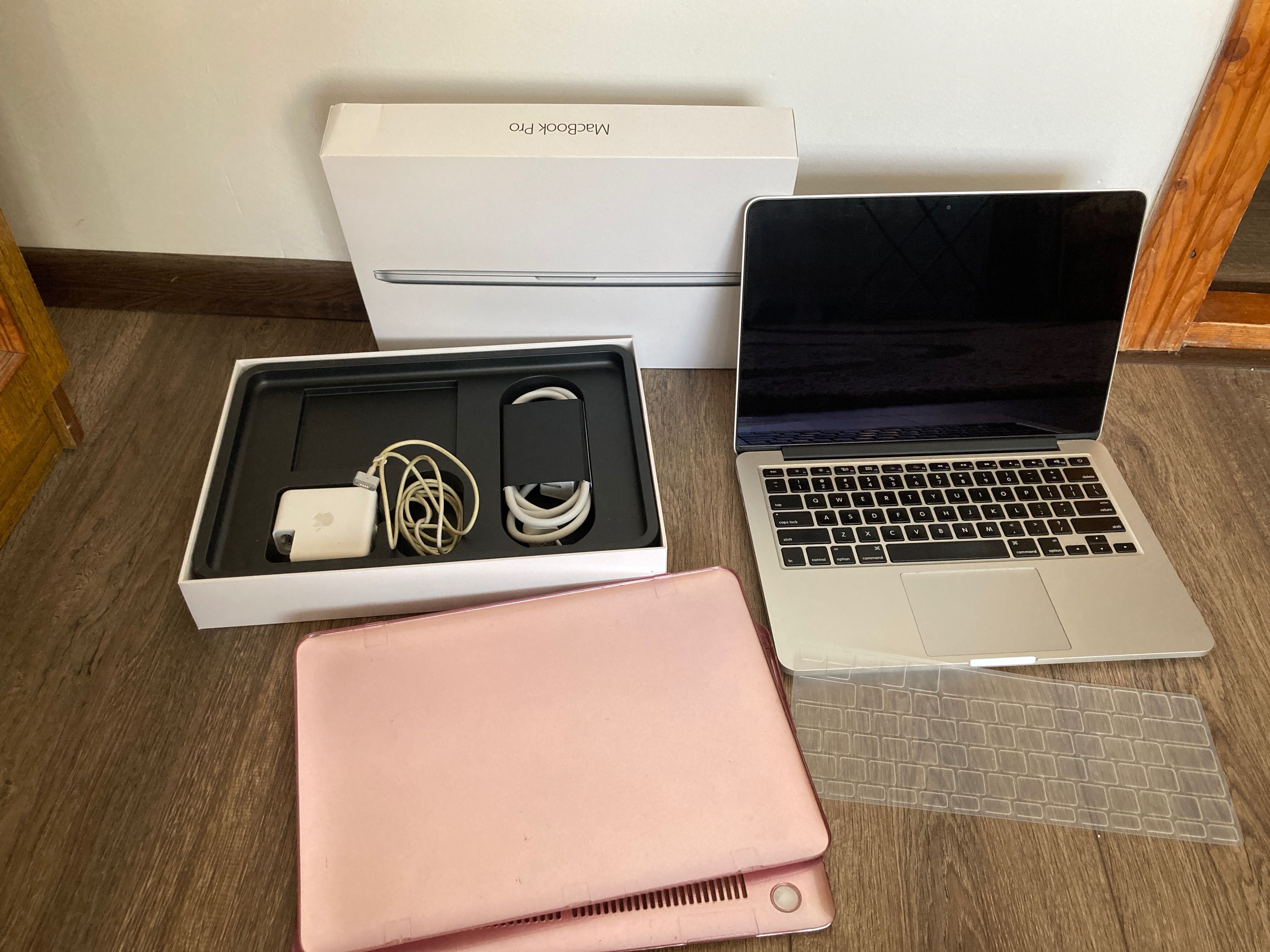 Apple MacBook Pro 2015 повний комплект (чохол і накладка на клаву)