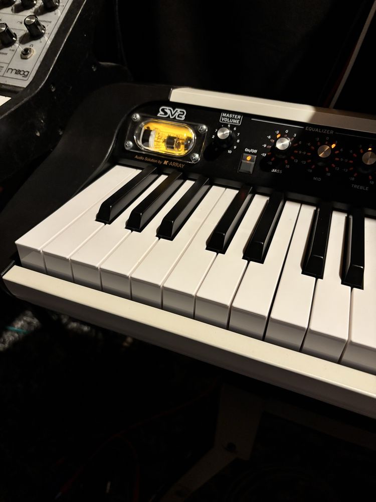 Teclado Korg sv 2s 73
