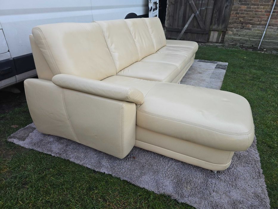 Narożnik skórzany w kolorze ecru, bez funkcji spania z pojemnikiem